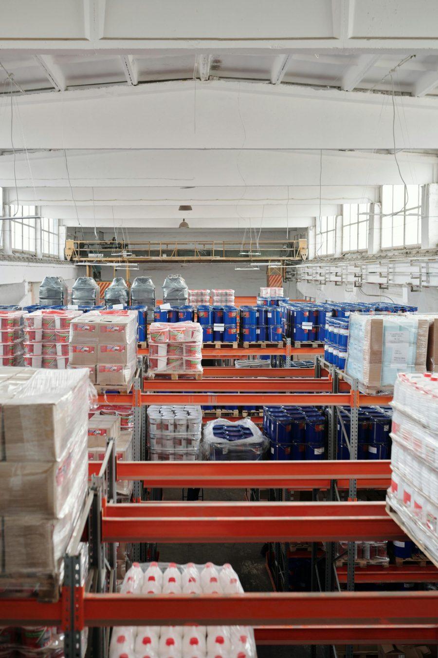 Hoe pallets bijdragen aan efficiënte opslag en distributie
